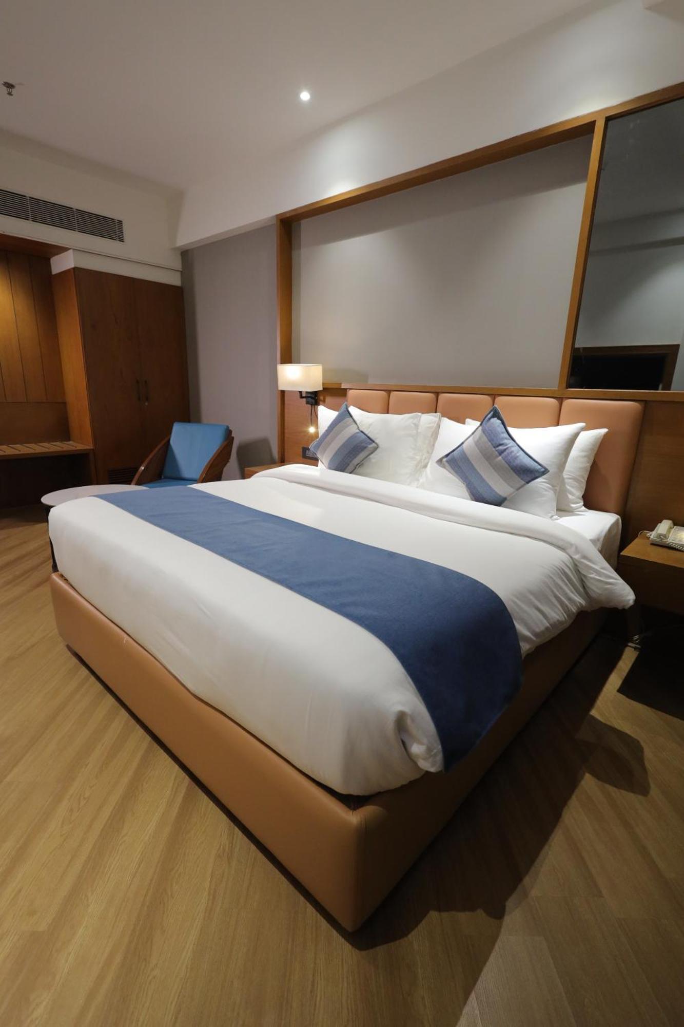 Ramada Encore By Wyndham Viramgam Exterior foto
